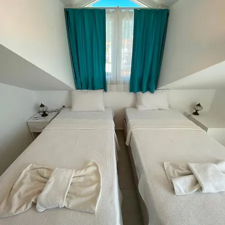 Villa White House, 4 Bedroom, Large Private Pool, Close To Amenities *
