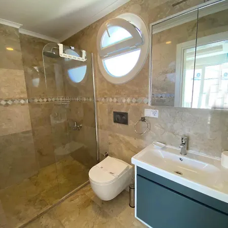 White House, 4 Bedroom, Large Private Pool, Close To Amenities *
