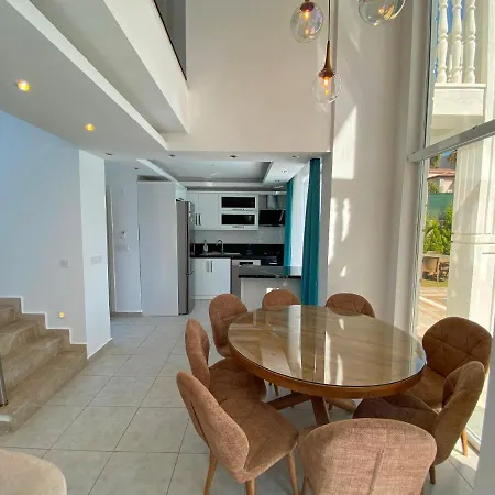 White House, 4 Bedroom, Large Private Pool, Close To Amenities *