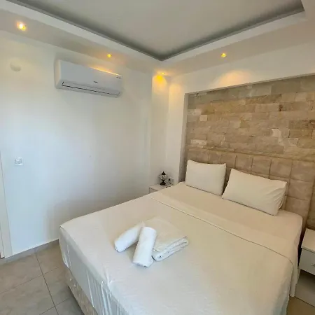 White House, 4 Bedroom, Large Private Pool, Close To Amenities