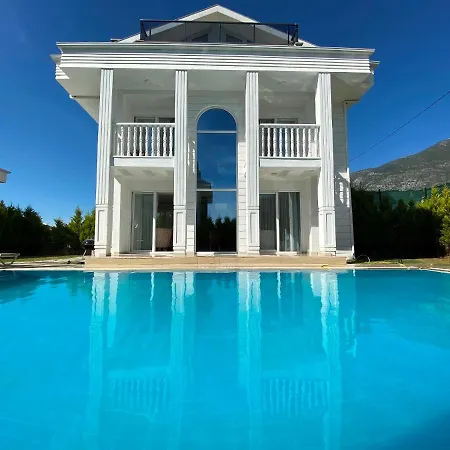 Villa White House, 4 Bedroom, Large Private Pool, Close To Amenities Fethiye