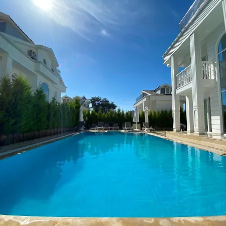 Villa White House, 4 Bedroom, Large Private Pool, Close To Amenities *