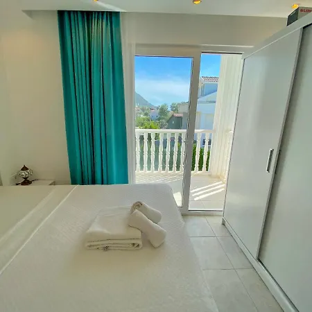 White House, 4 Bedroom, Large Private Pool, Close To Amenities Villa *