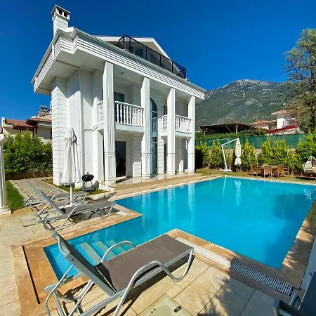 White House, 4 Bedroom, Large Private Pool, Close To Amenities Fethiye