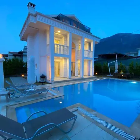 White House, 4 Bedroom, Large Private Pool, Close To Amenities Villa Fethiye